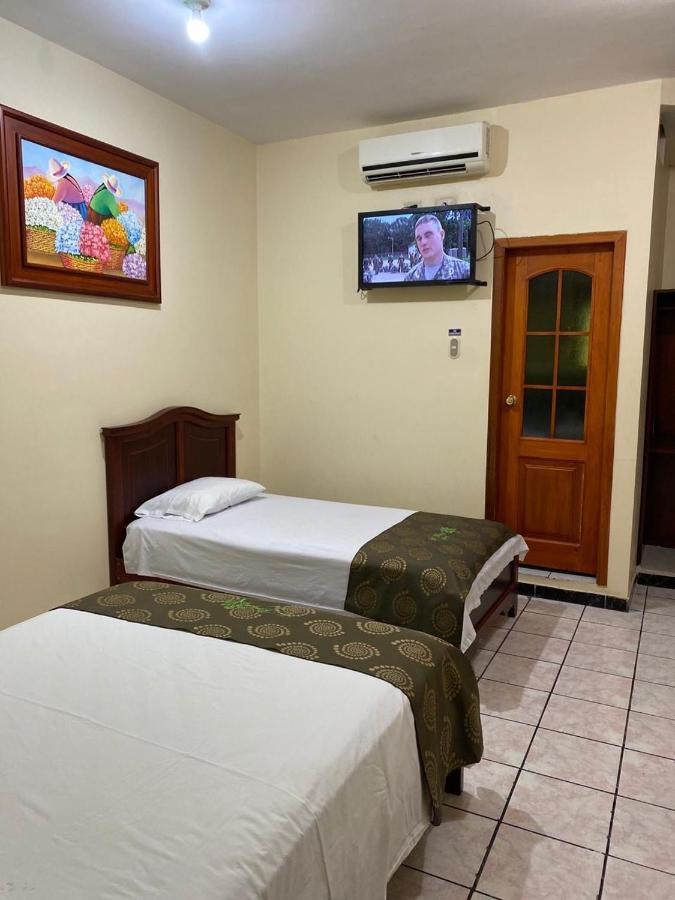 D' Ruiz Hotel Quevedo Eksteriør bilde