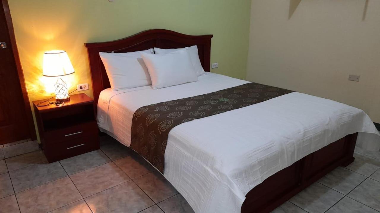 D' Ruiz Hotel Quevedo Eksteriør bilde