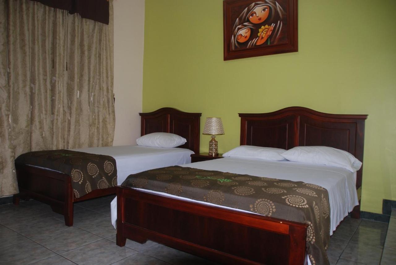 D' Ruiz Hotel Quevedo Eksteriør bilde